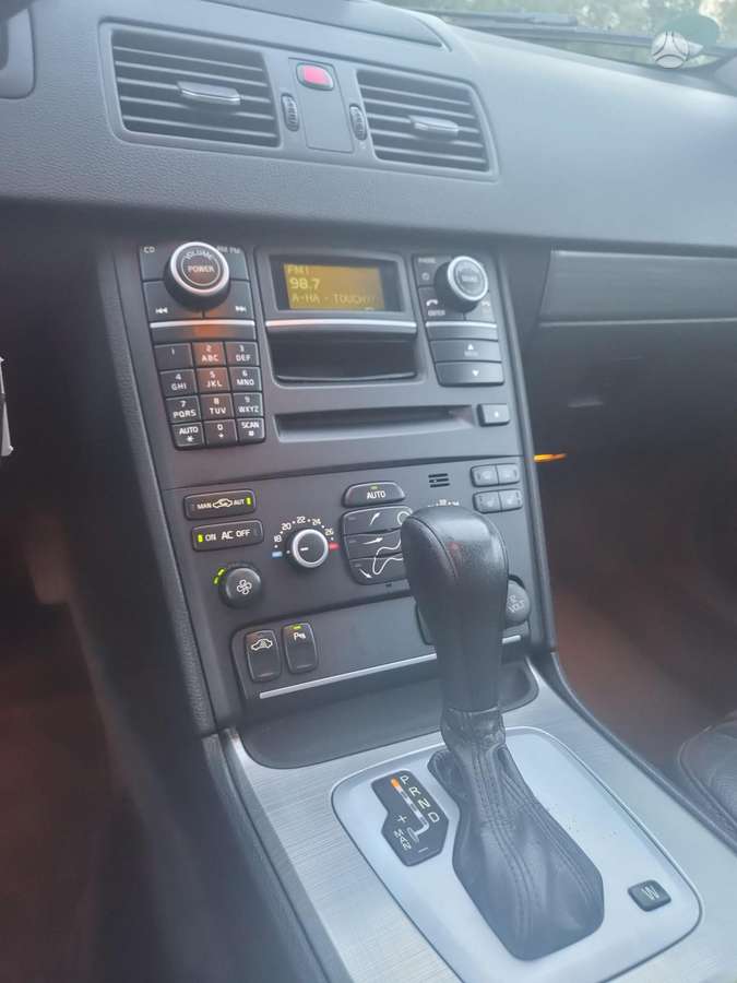 Volvo XC90 2010 — photo 14