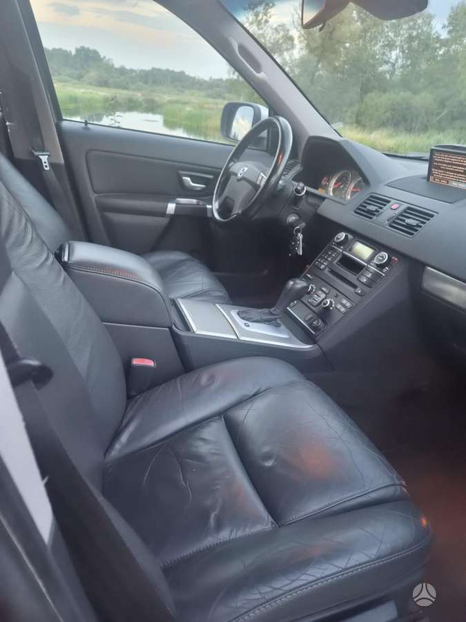 Volvo XC90 2010 — photo 16