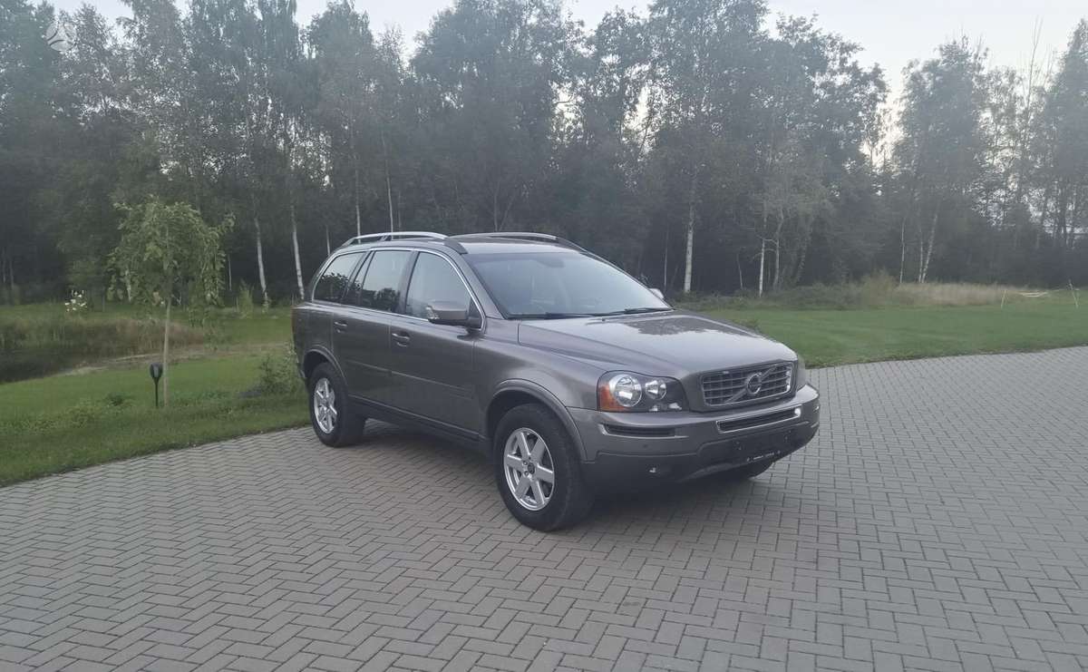Volvo XC90 2010 — rear view