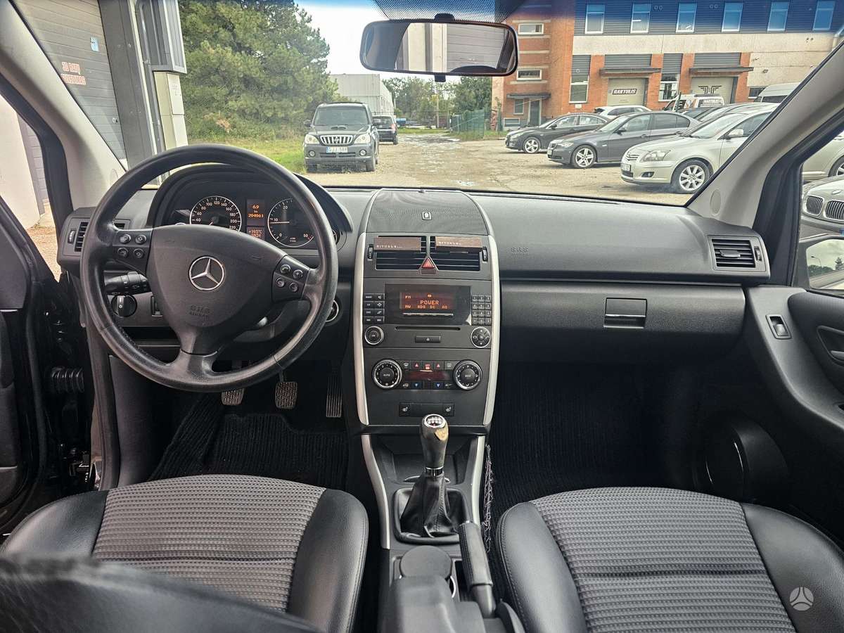 Mercedes-Benz A180 2004 — engine 1992 cm³, 109 HP (80kW)