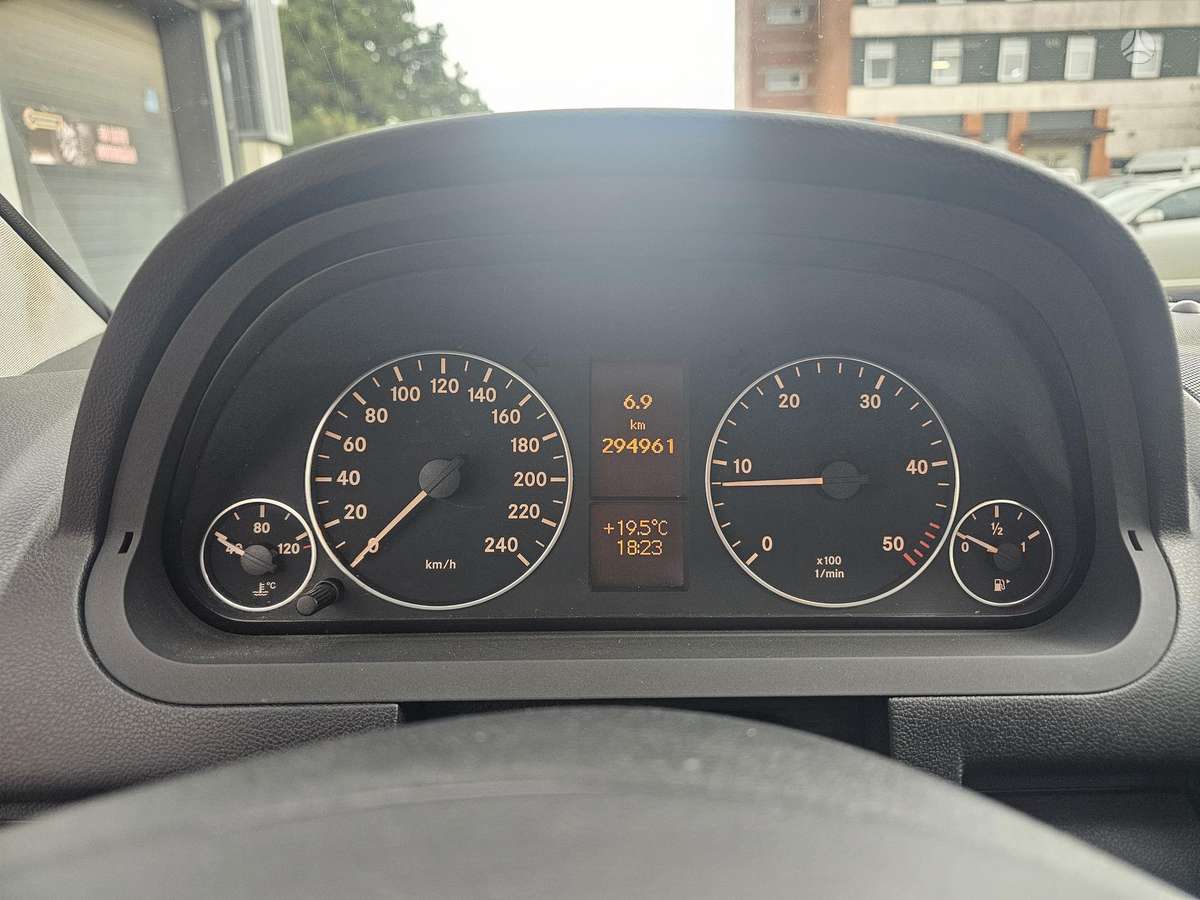 Mercedes-Benz A180 2004 — photo 7