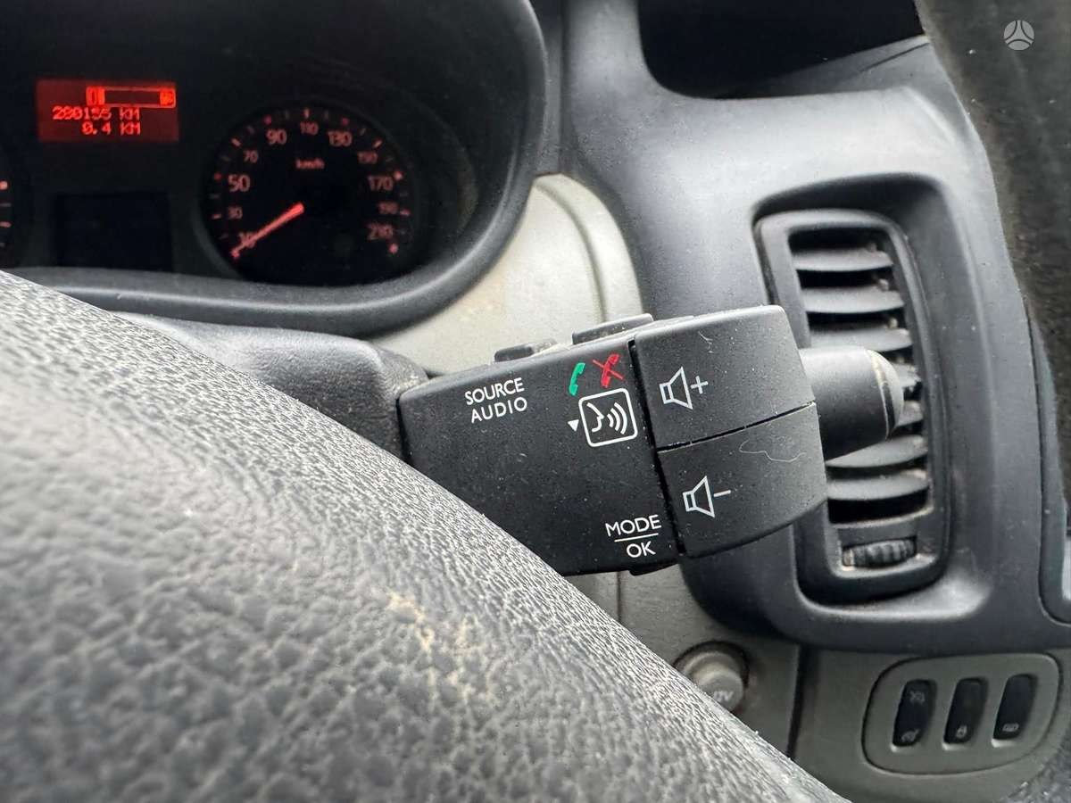 Renault Trafic 2014 — фото 13
