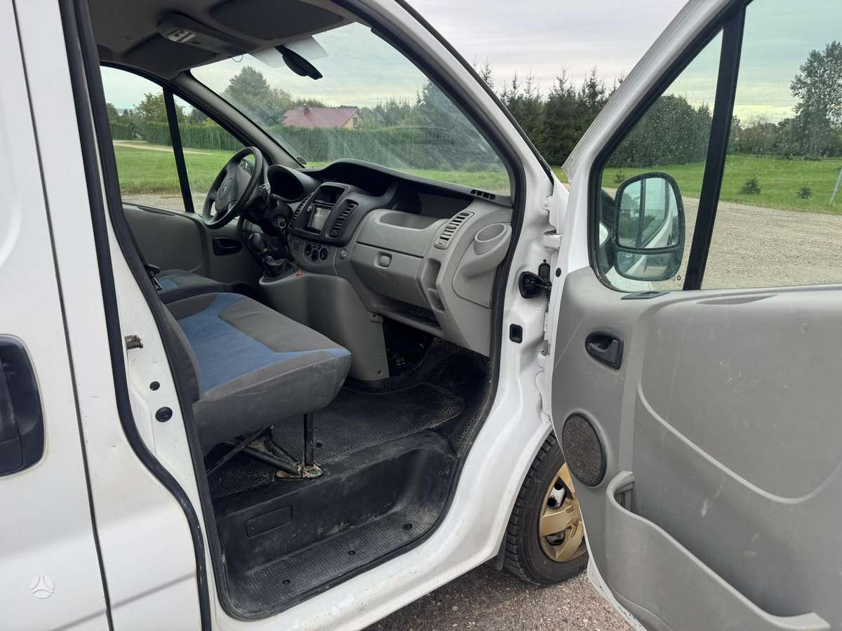 Renault Trafic 2014 — фото 9