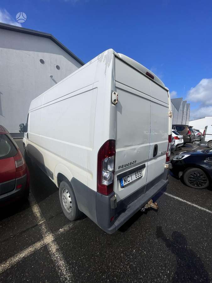 Peugeot Boxer 2012 — rear view