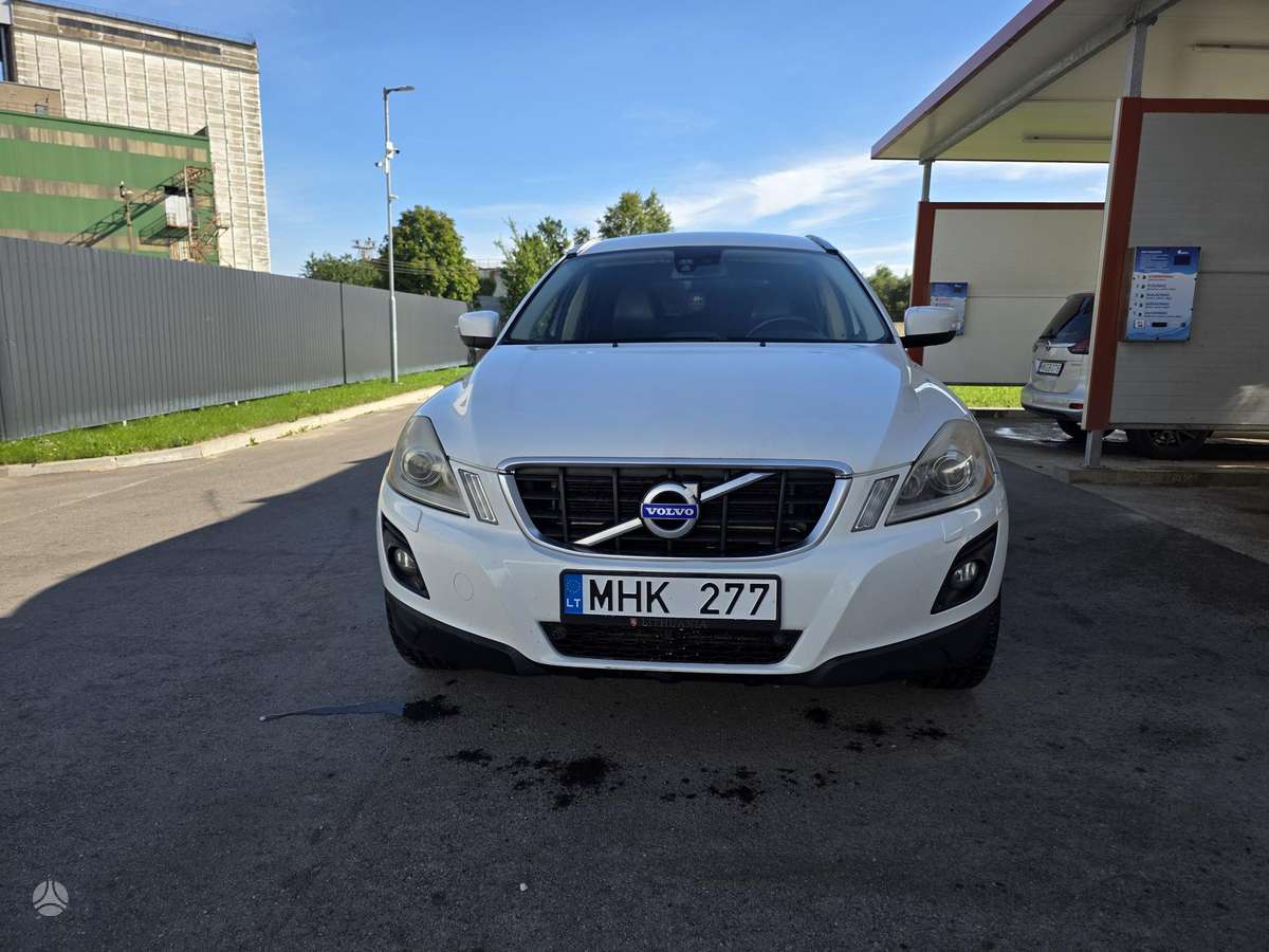 Volvo XC60 2010 — rear view