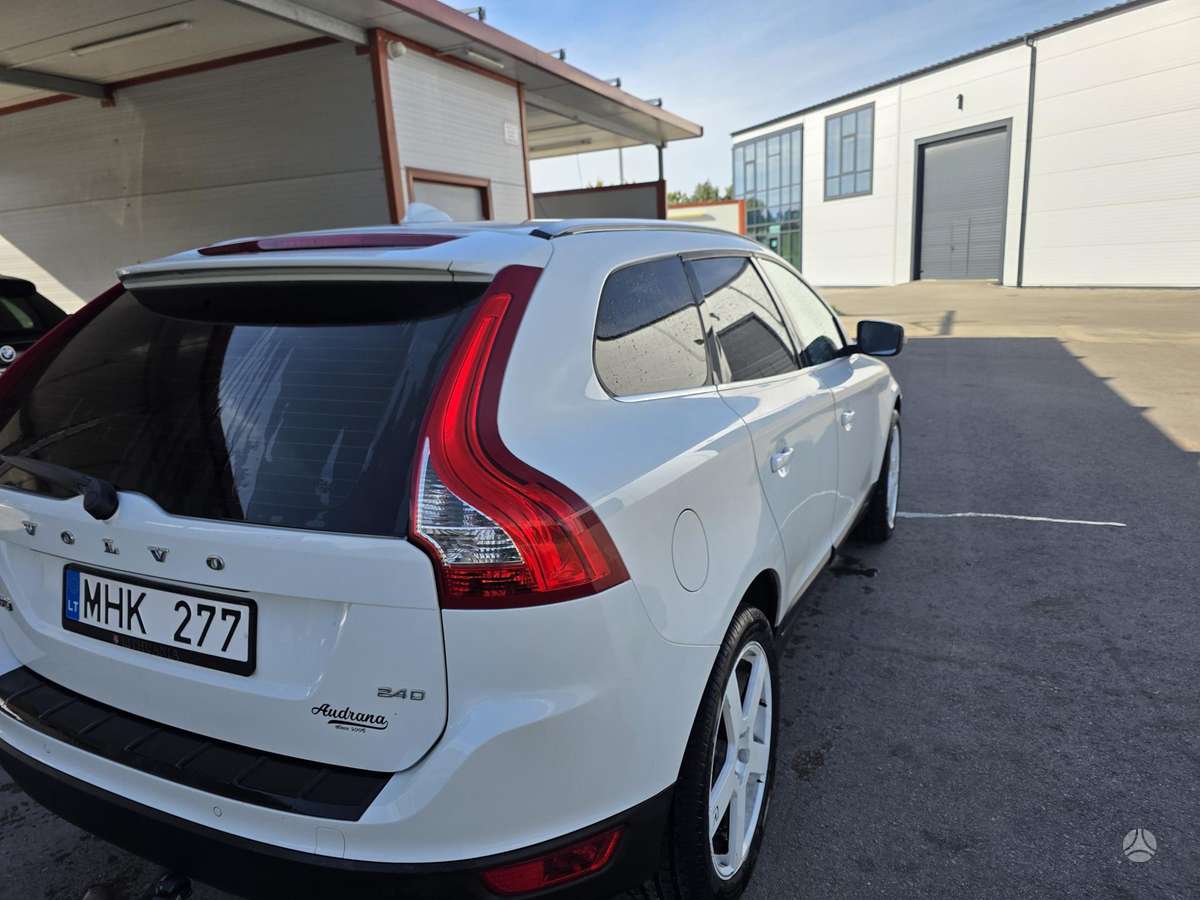 Volvo XC60 2010 — photo 6