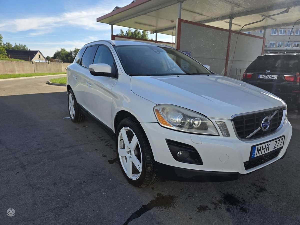 Volvo XC60 2010 — photo 7