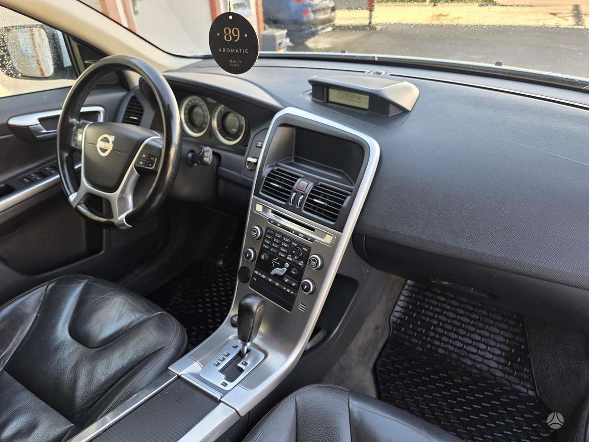 Volvo XC60 2010 — photo 9