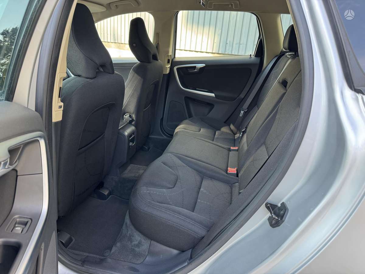Volvo XC60 2010 — photo 10