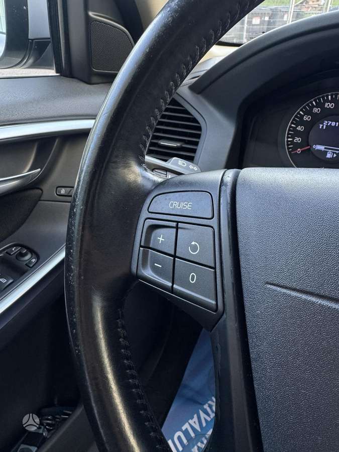 Volvo XC60 2010 — photo 13