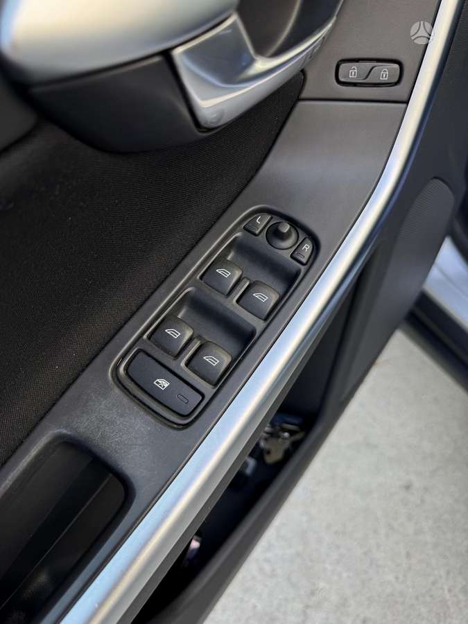 Volvo XC60 2010 — photo 16