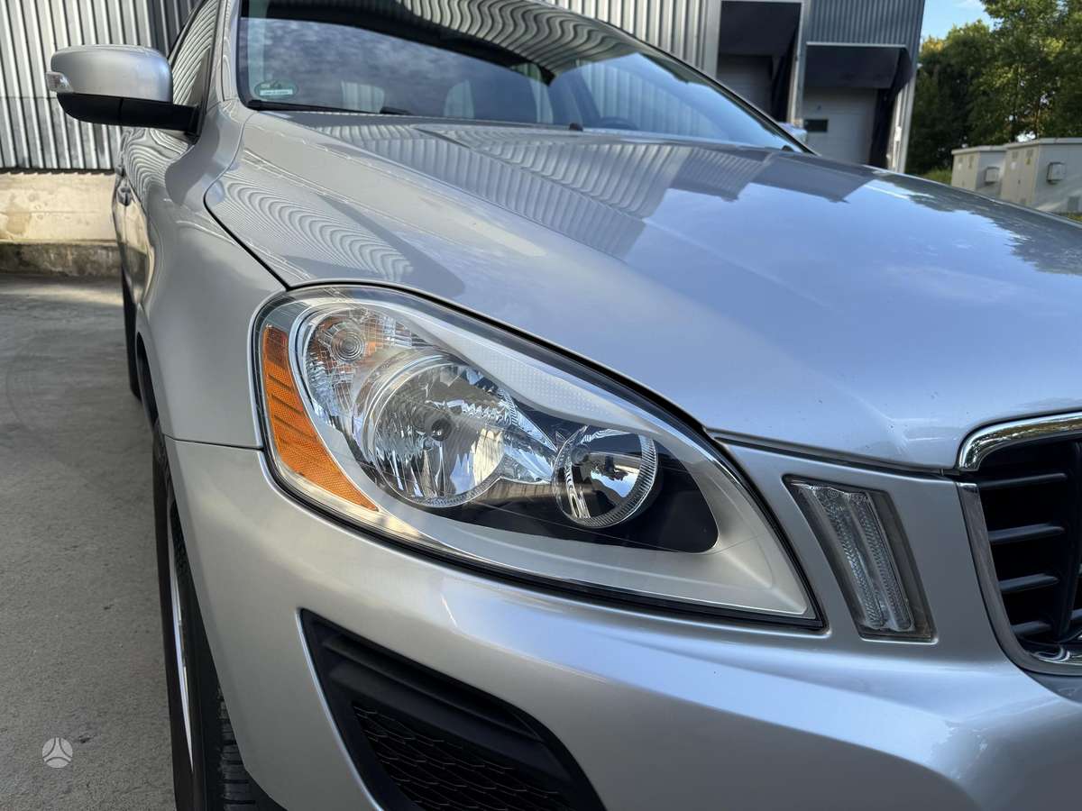 Volvo XC60 2010 — photo 17