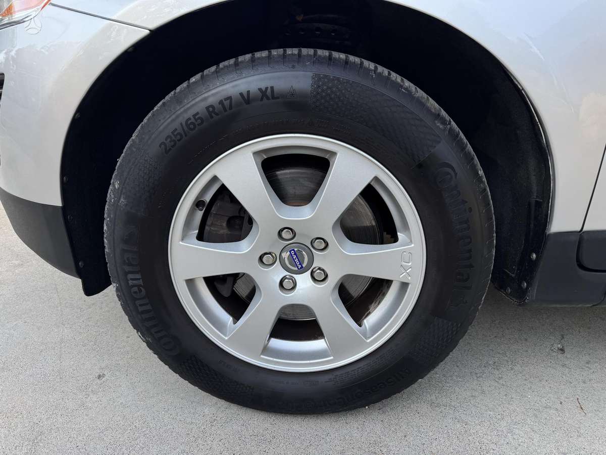 Volvo XC60 2010 — photo 18