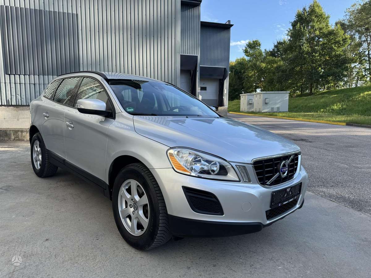 Volvo XC60 2010 — rear view