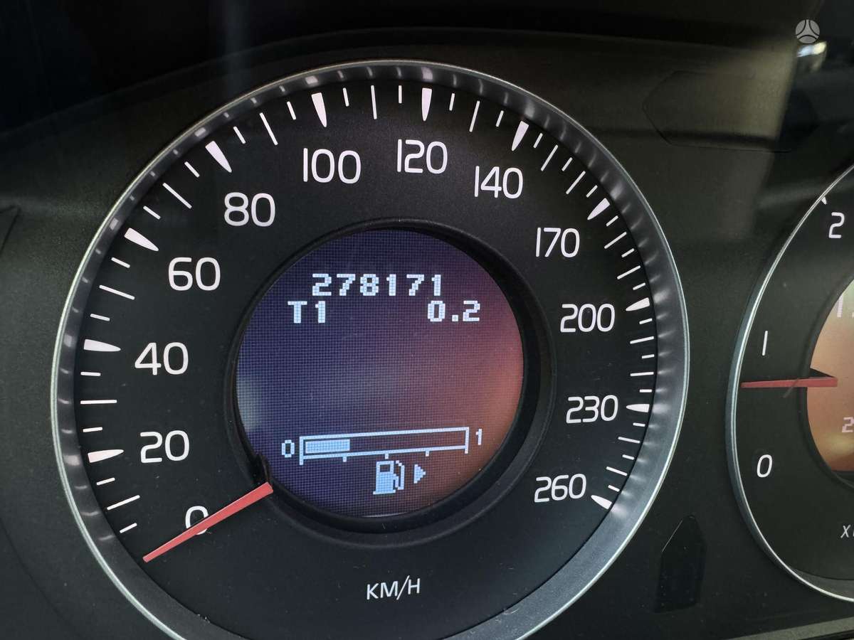 Volvo XC60 2010 — photo 21