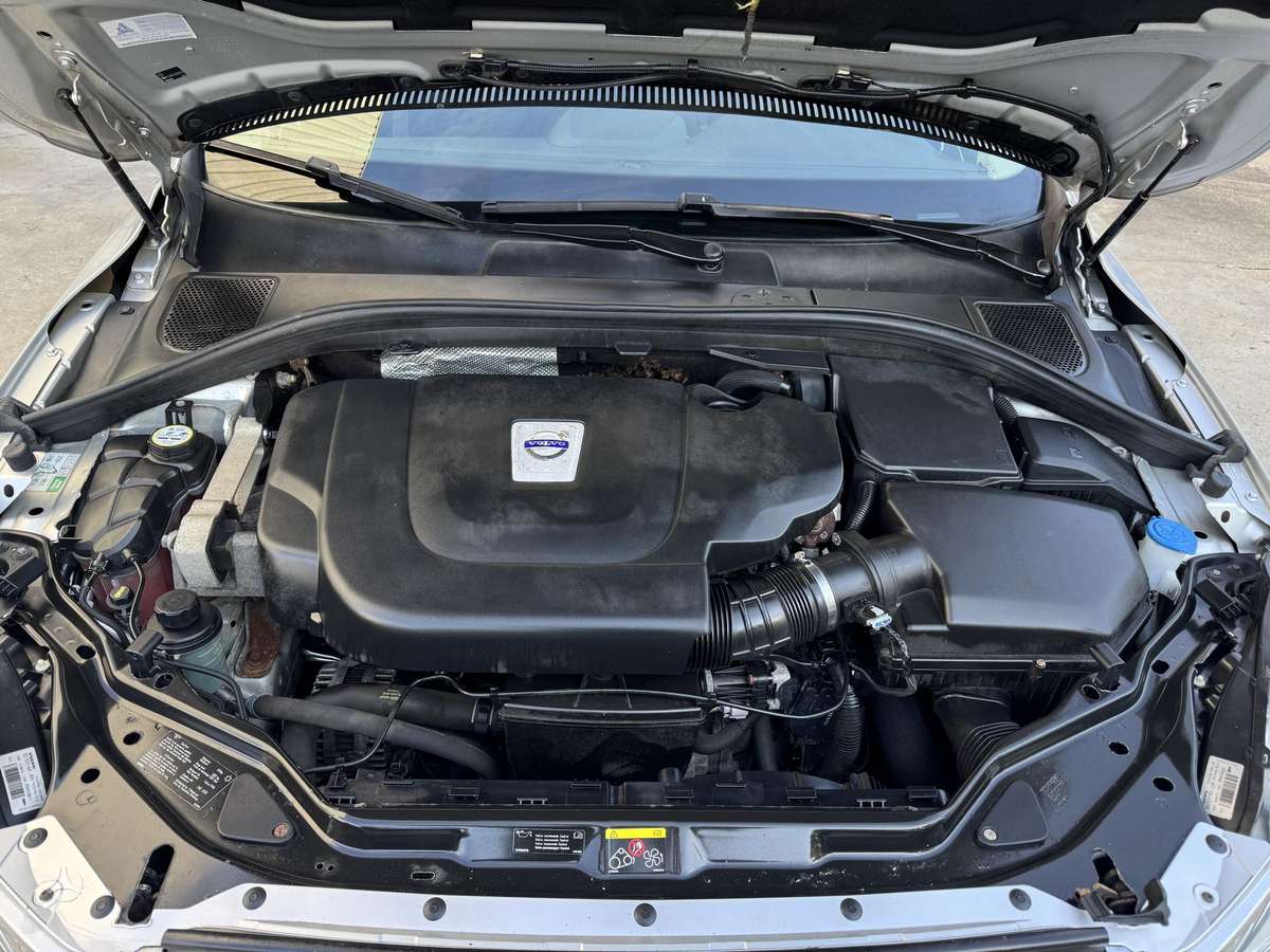 Volvo XC60 2010 — photo 22
