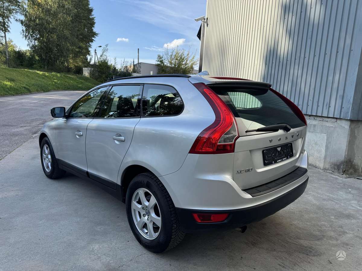 Volvo XC60 2010 — interior