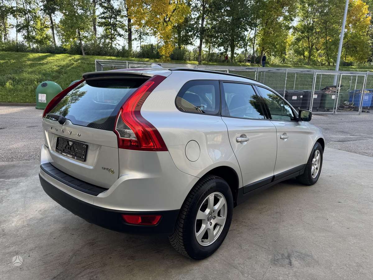 Volvo XC60 2010 — engine 2000 cm³, 163 HP (120kW)