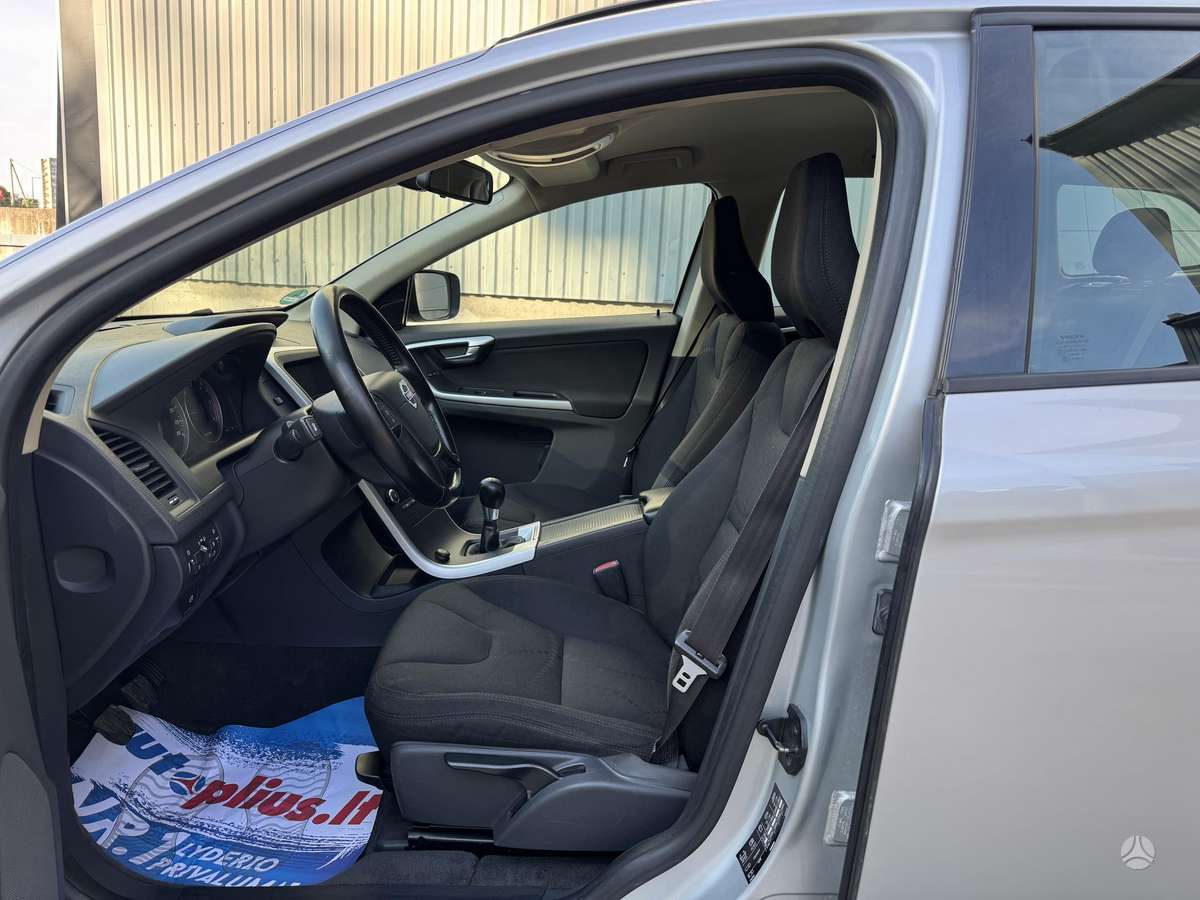 Volvo XC60 2010 — photo 6