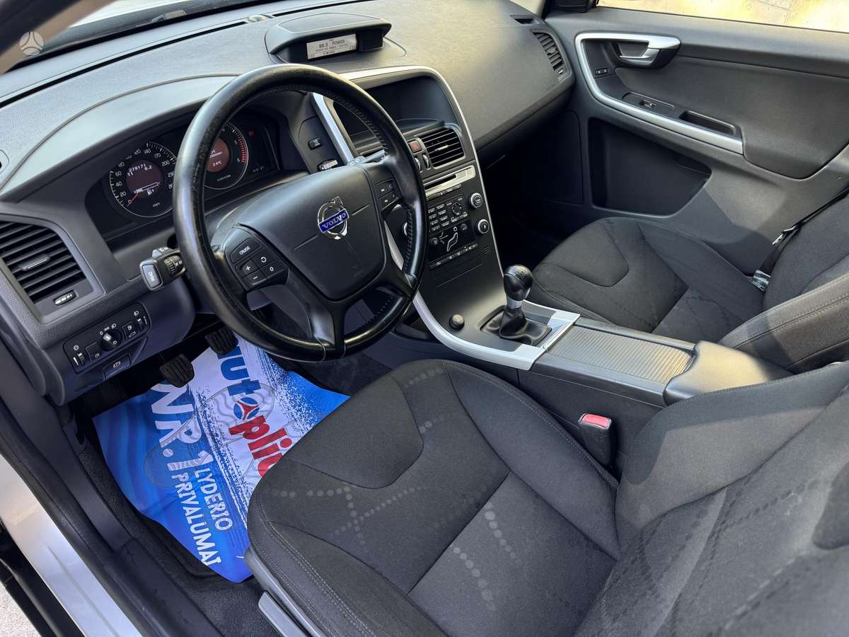 Volvo XC60 2010 — photo 7