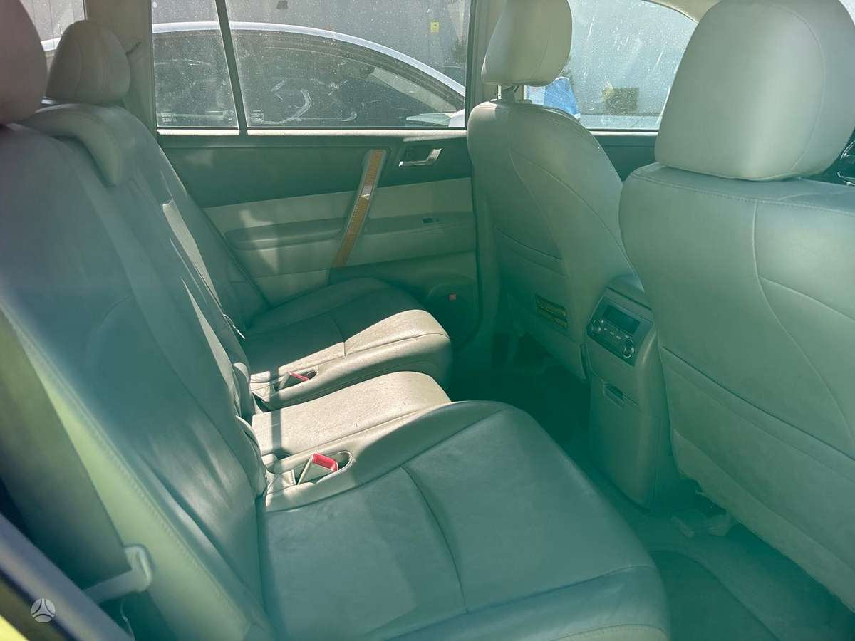 Toyota Highlander 2010 — photo 13
