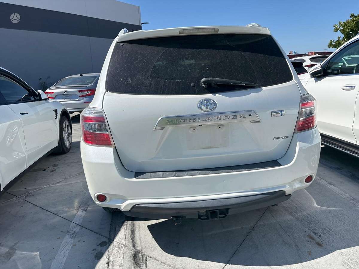Toyota Highlander 2010 — rear view