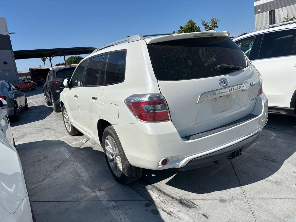 Toyota Highlander 2010 — interior