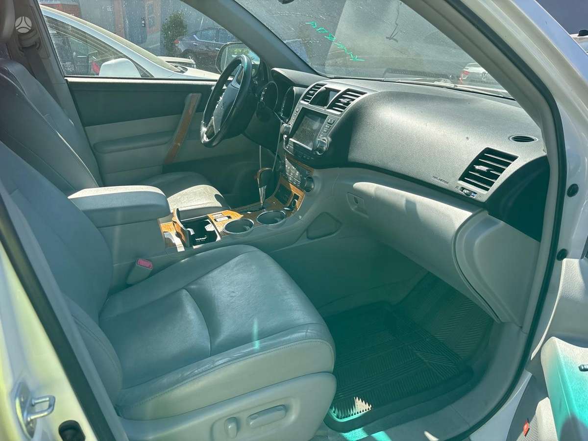 Toyota Highlander 2010 — photo 5
