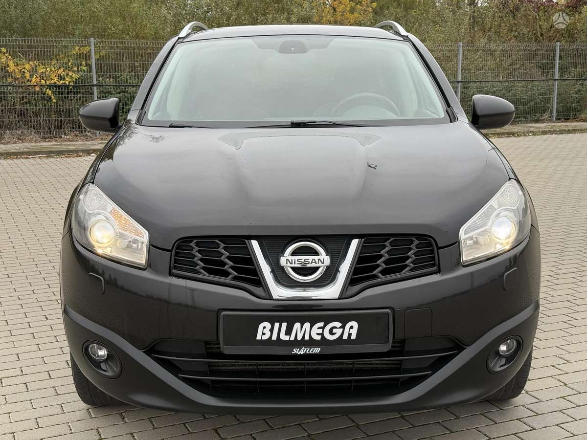 Nissan Qashqai 2011 — interior