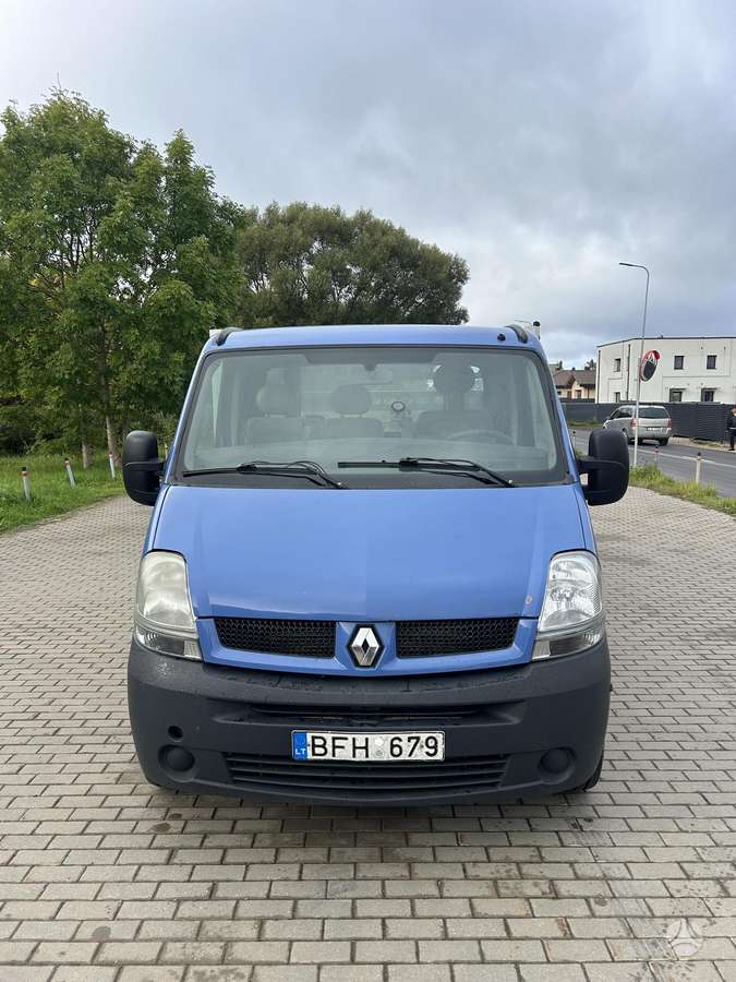 Renault Master 2005 — rear view