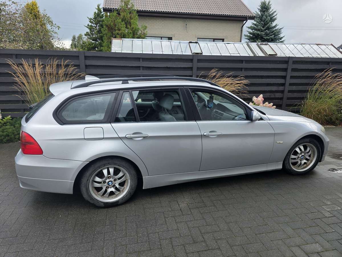 BMW 320 2007 — interior