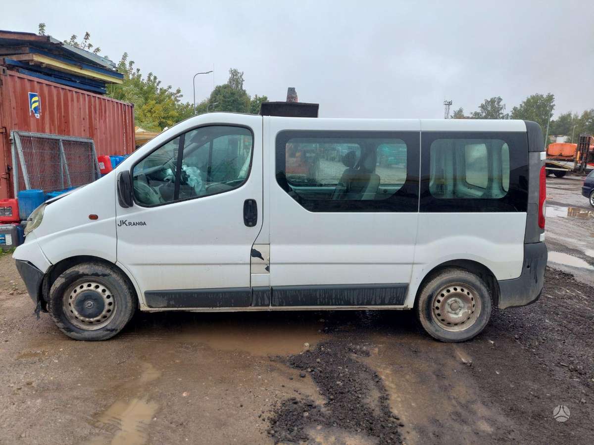 Opel Vivaro 2007 — салон