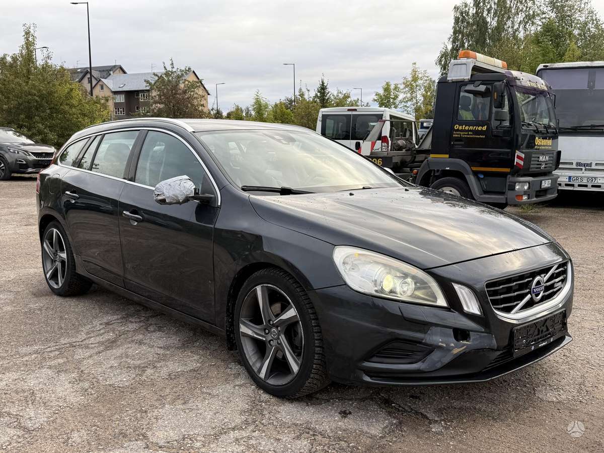 Volvo V60 2011 — вигляд ззаду