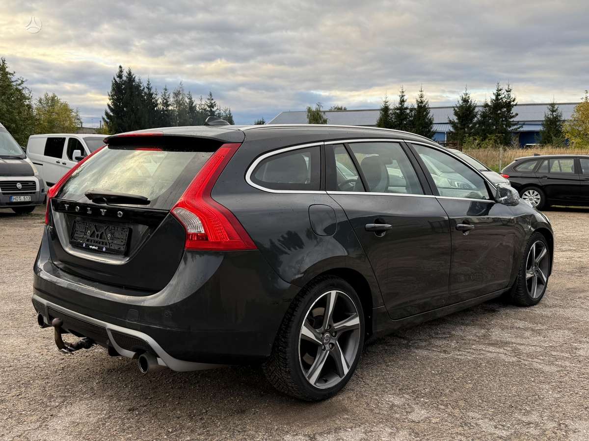 Volvo V60 2011 — салон