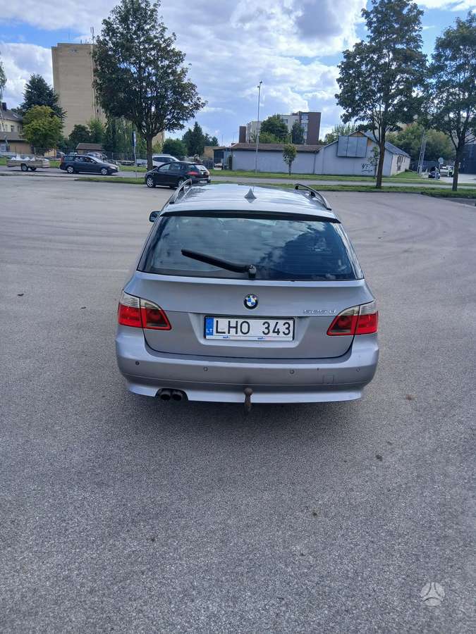 BMW 525 2005 — вигляд ззаду