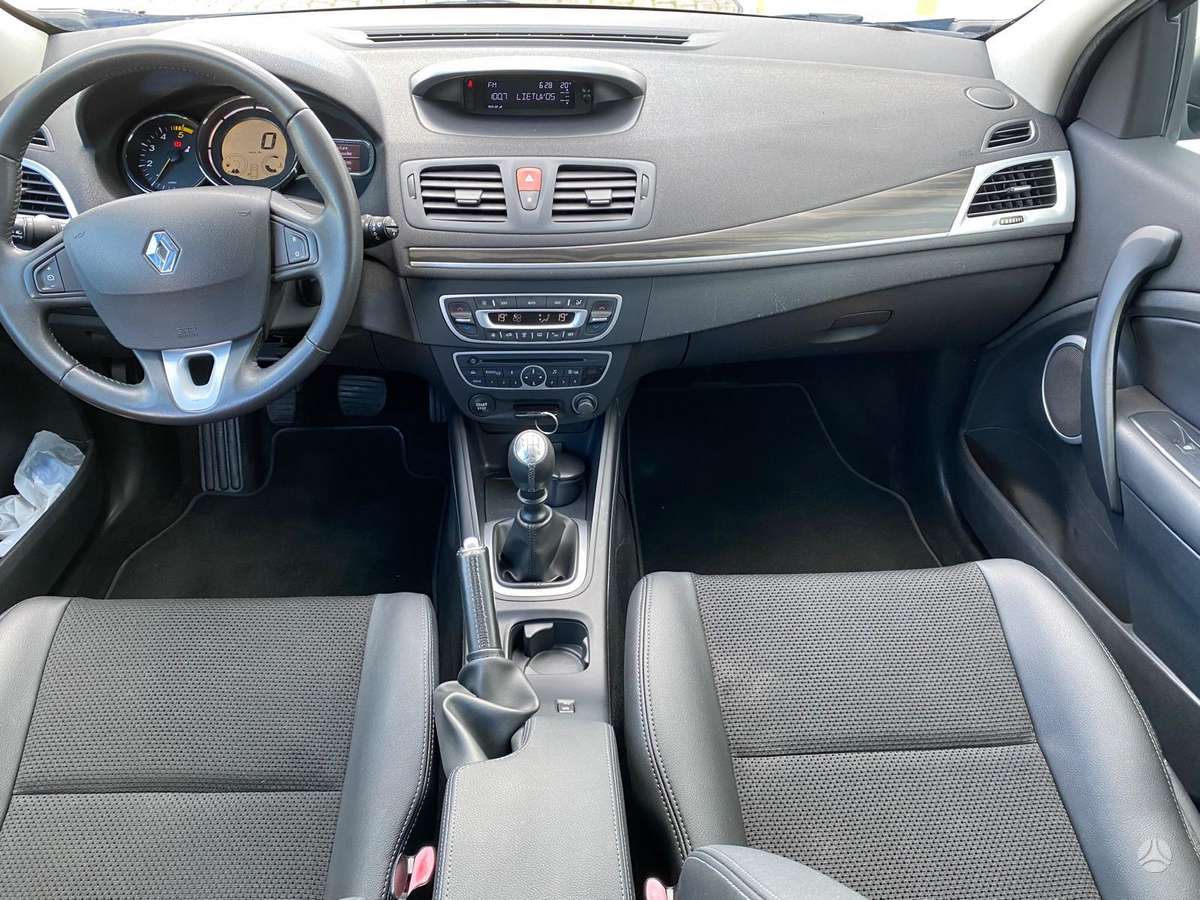 Renault Megane 2011 — photo 11