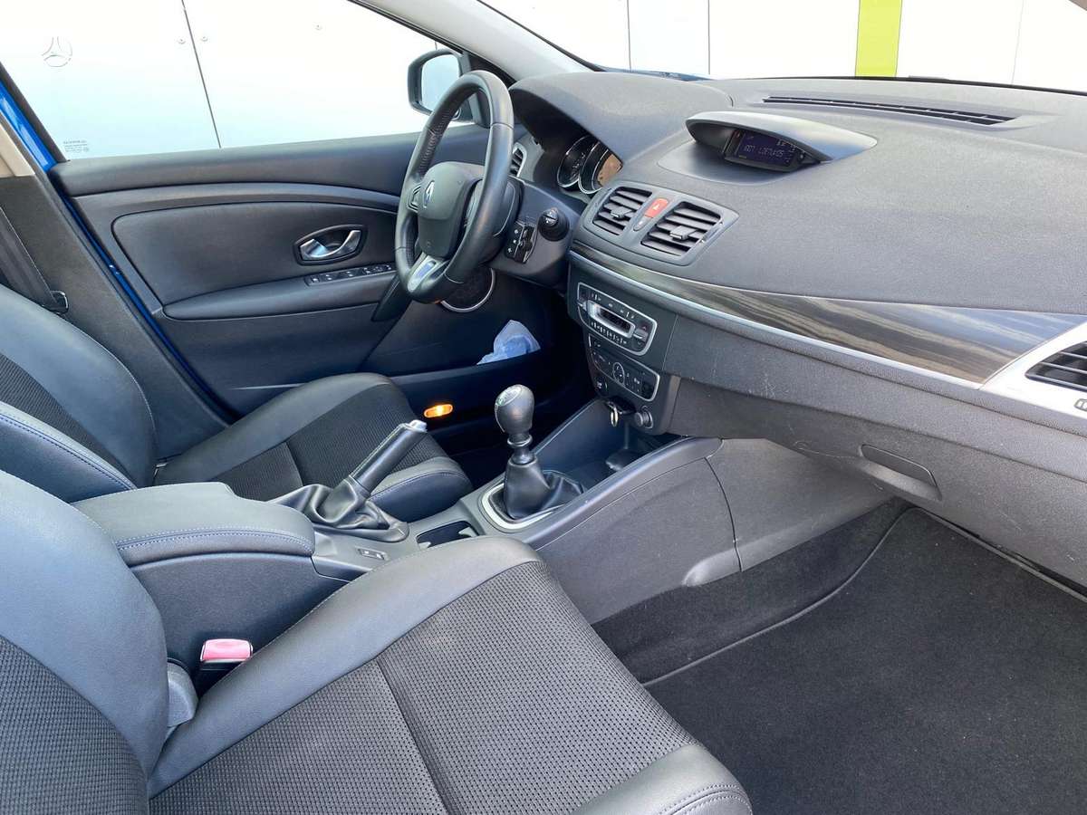 Renault Megane 2011 — photo 12