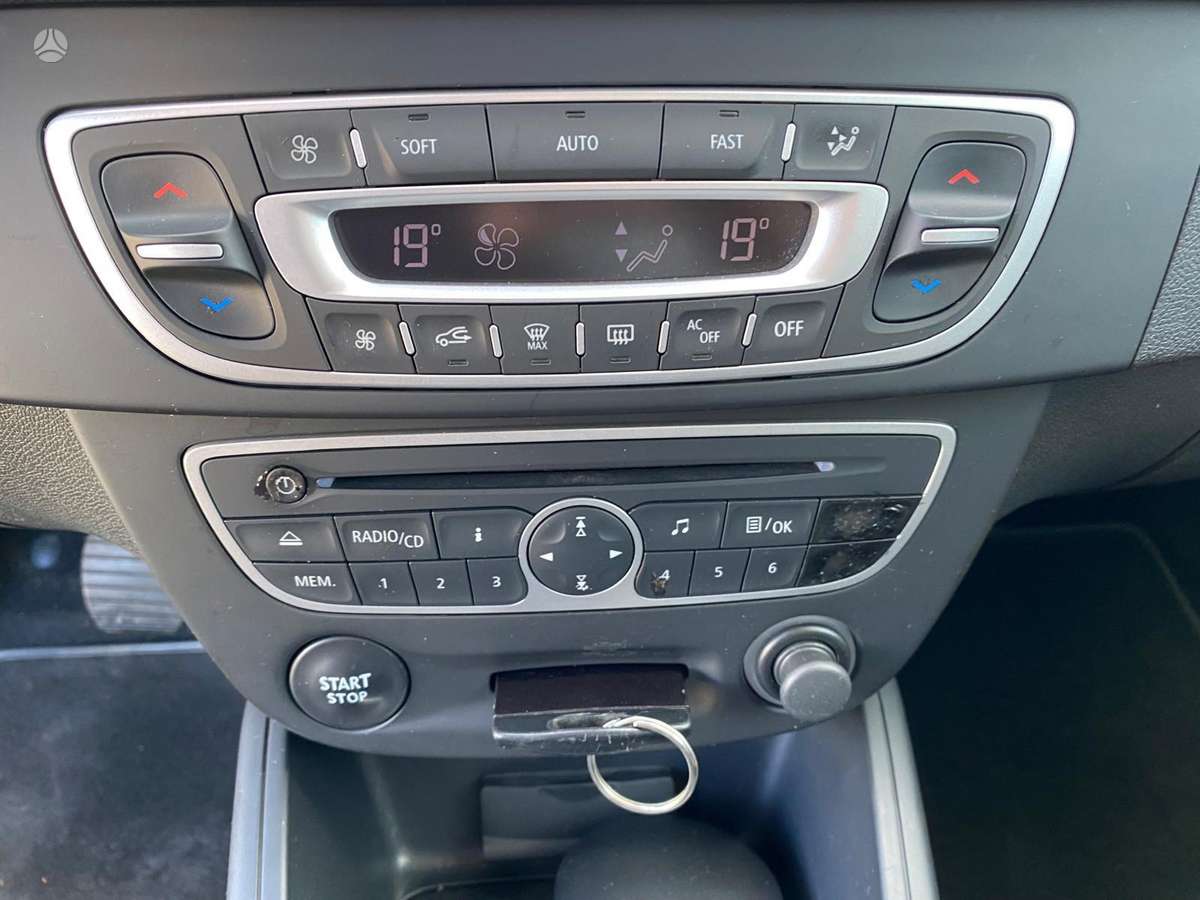 Renault Megane 2011 — photo 15