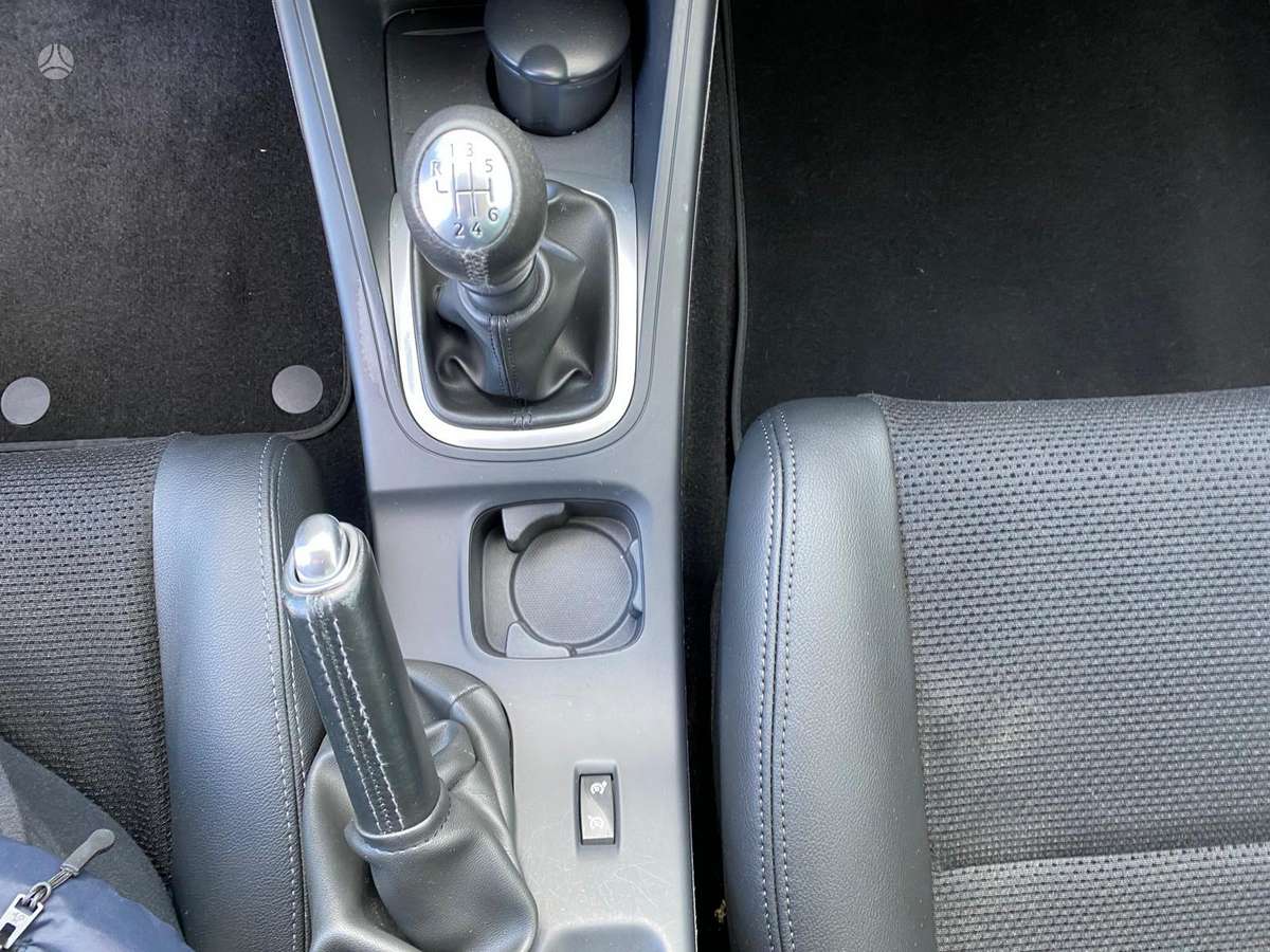 Renault Megane 2011 — photo 16