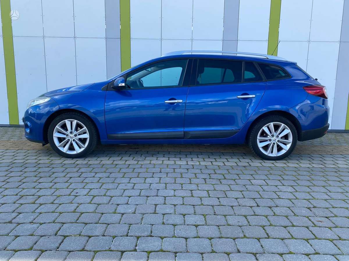 Renault Megane 2011 — rear view