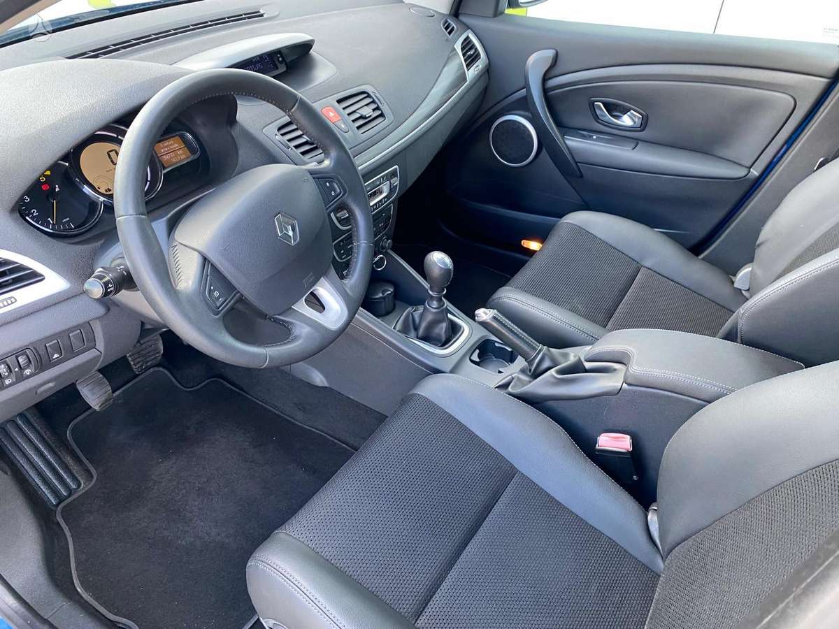 Renault Megane 2011 — photo 9