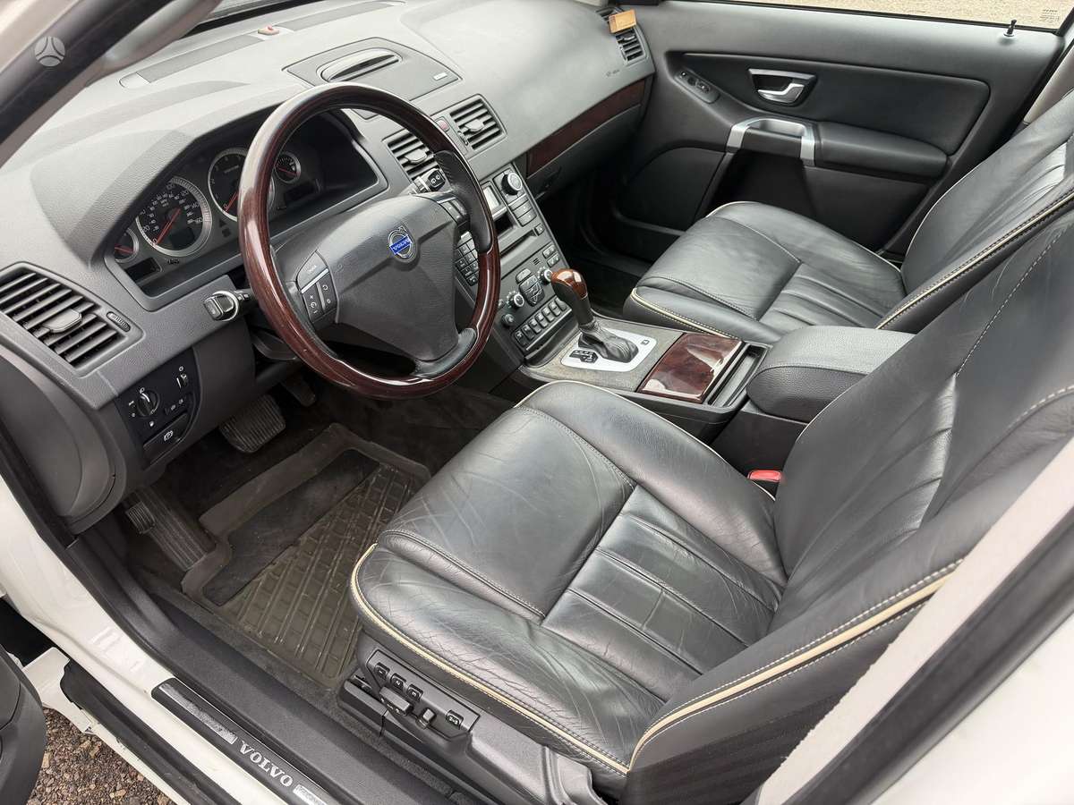 Volvo XC90 2013 — photo 17