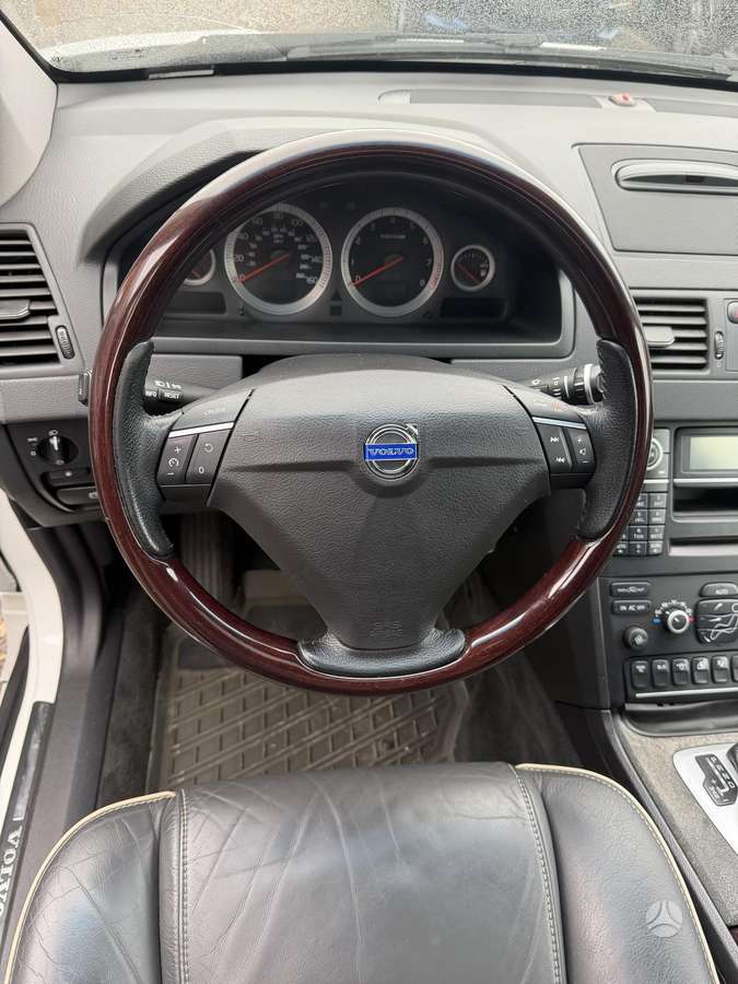 Volvo XC90 2013 — photo 21