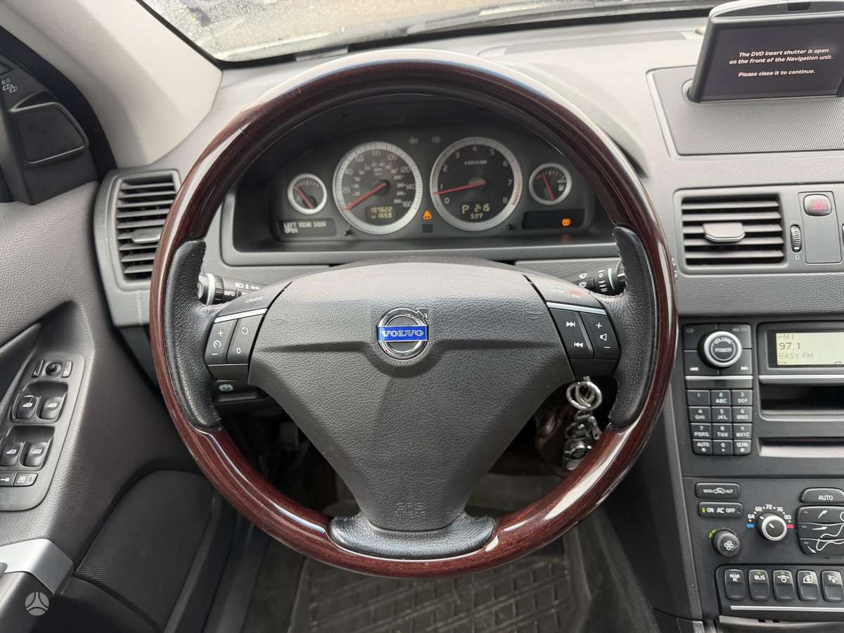 Volvo XC90 2013 — photo 28