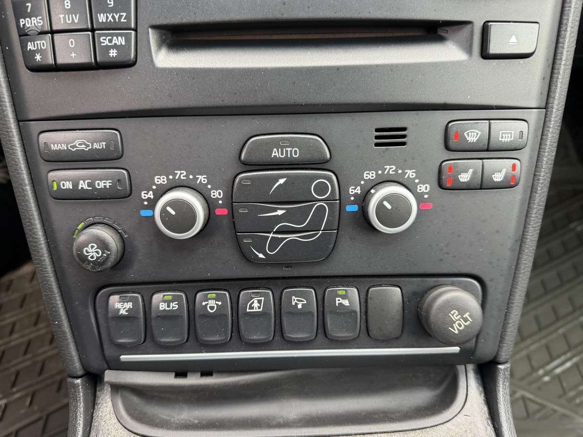 Volvo XC90 2013 — photo 36