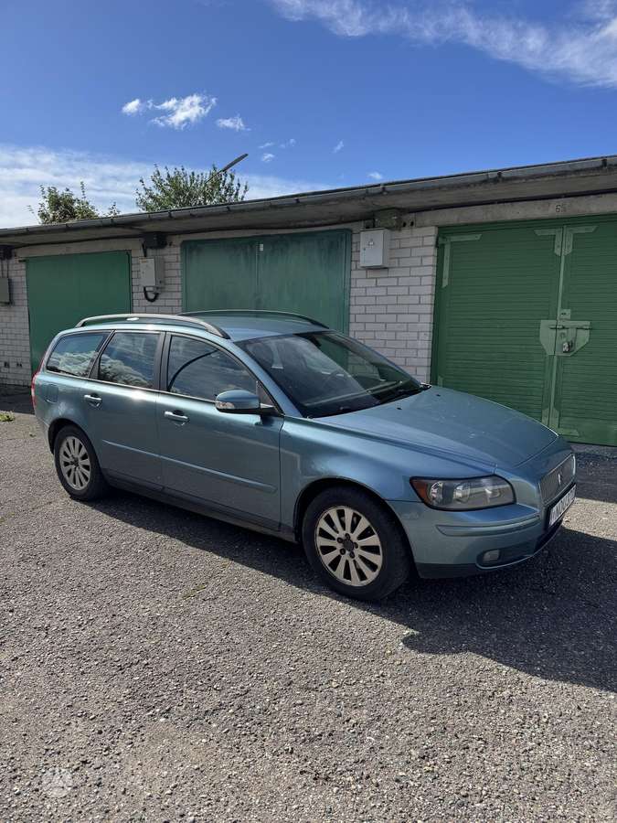 Volvo V50 2006 — rear view