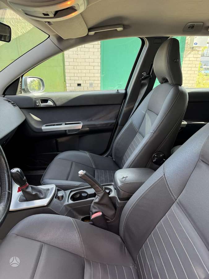 Volvo V50 2006 — photo 6