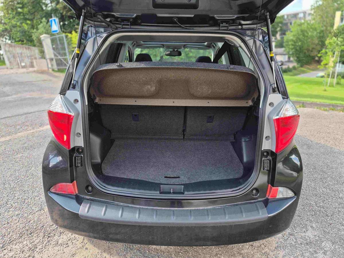 Toyota Verso-S 2011 — engine 1329 cm³, 99 HP (73kW)