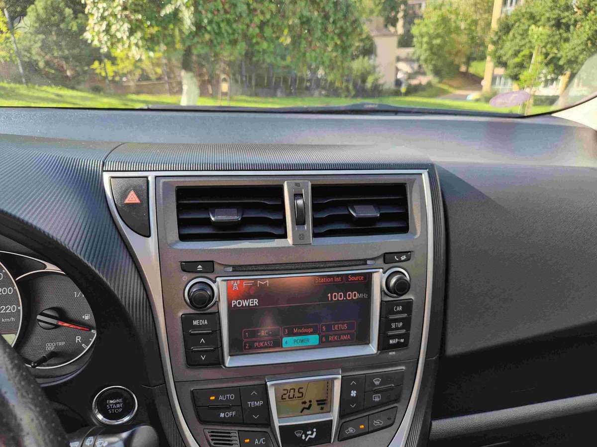 Toyota Verso-S 2011 — photo 7