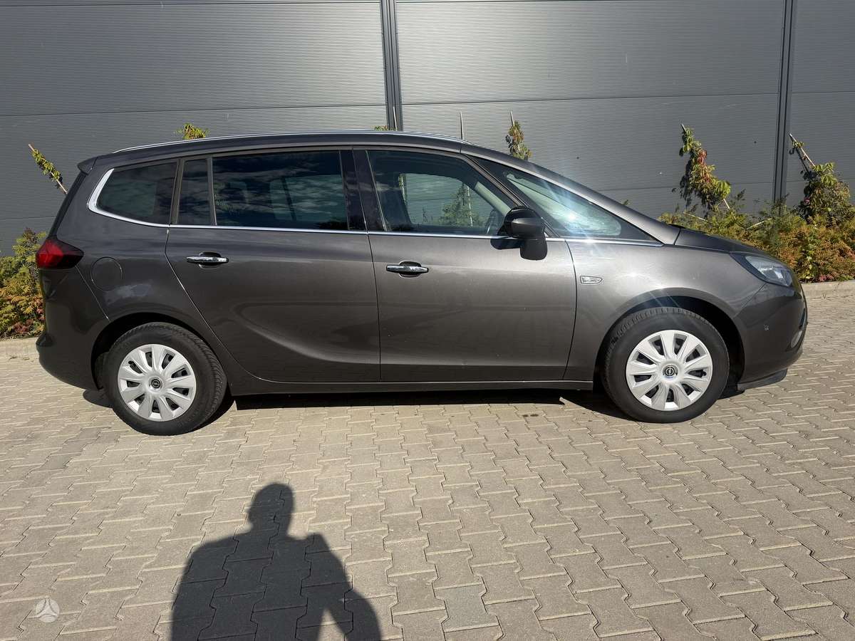 Opel Zafira 2012 — photo 10
